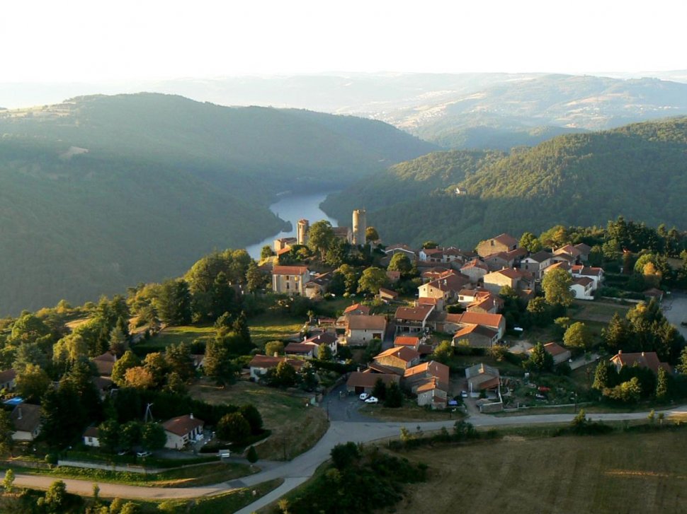 Vue sur le village de Chambles